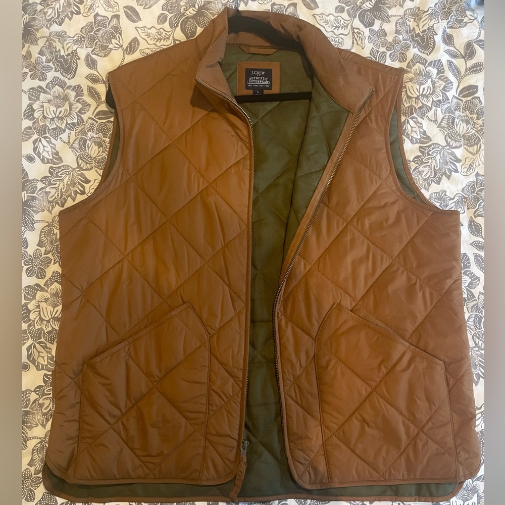 Tan size large quilted vest. New no tags!!